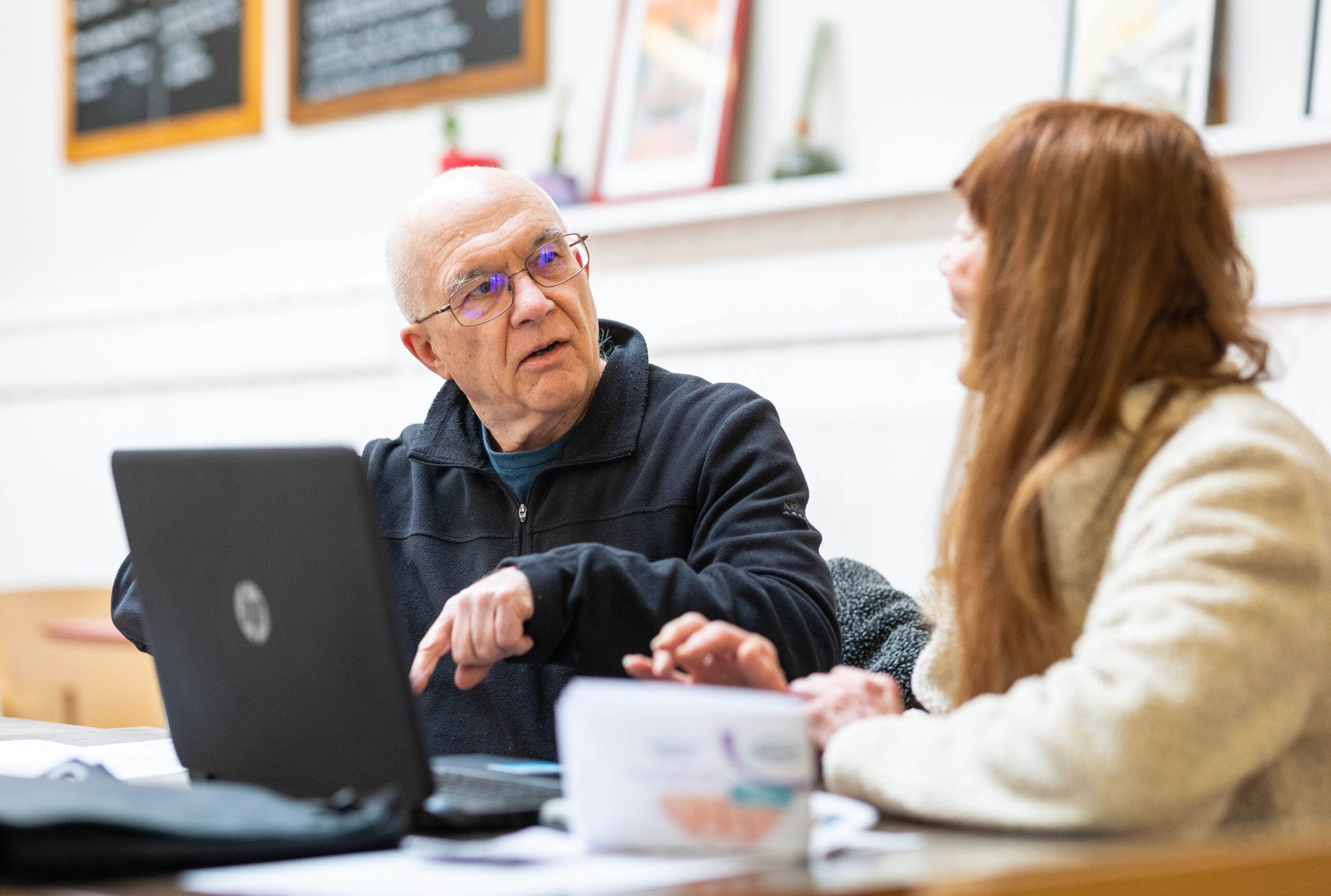 Sut rydyn ni’n gweithio gyda thrigolion i wella gwasanaethau digidol Caerdydd
